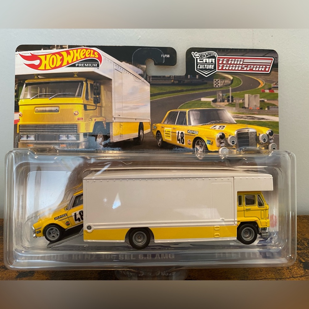 Hot Wheels Team Transport MERCEDES-BENZ 300 SEL 6.8 AMG & FLEET FLYER